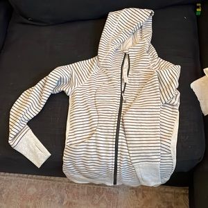 Lululemon Never worn but without tags Hoodie - Size 8